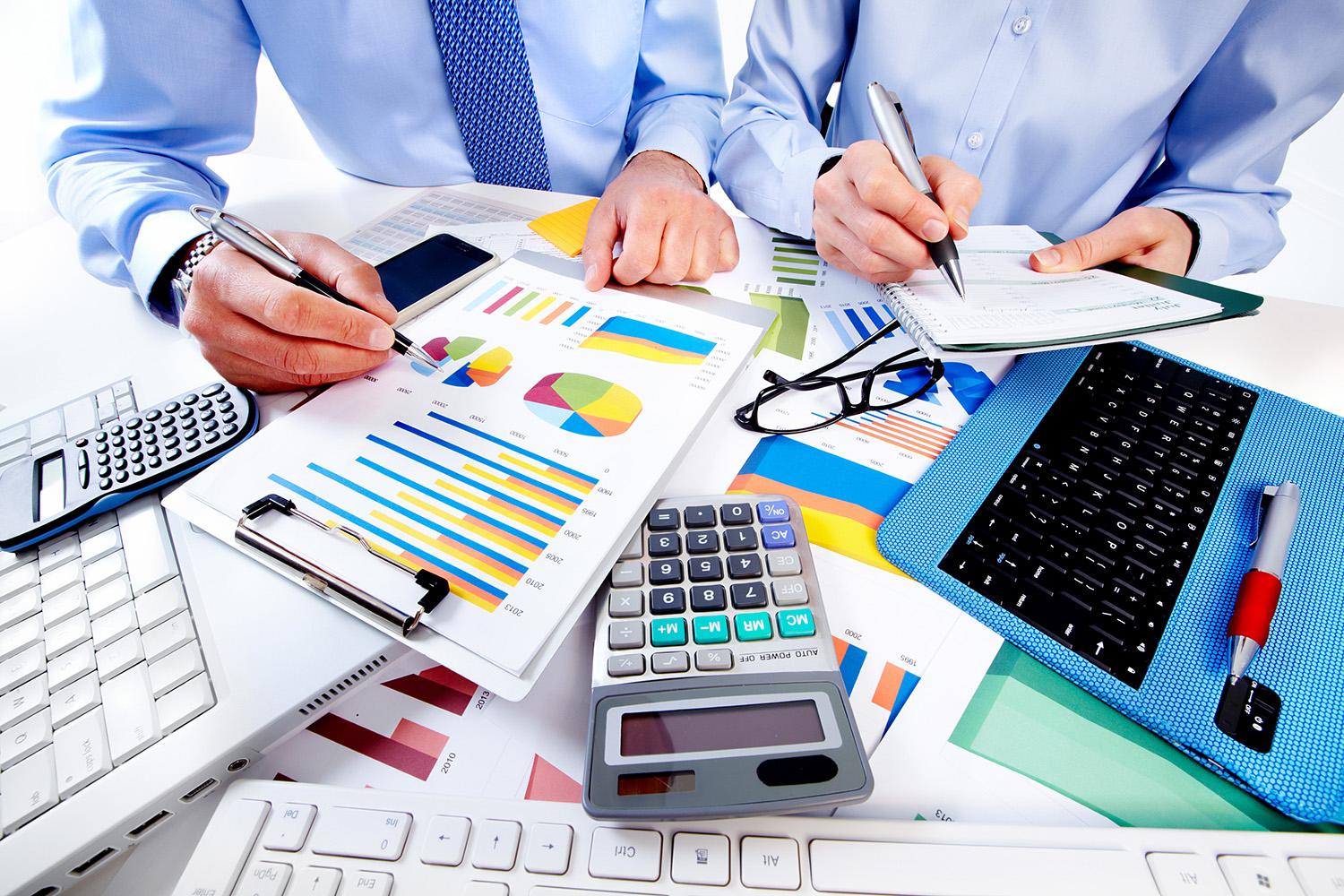 Hire an accountant in UK or do it yourself?